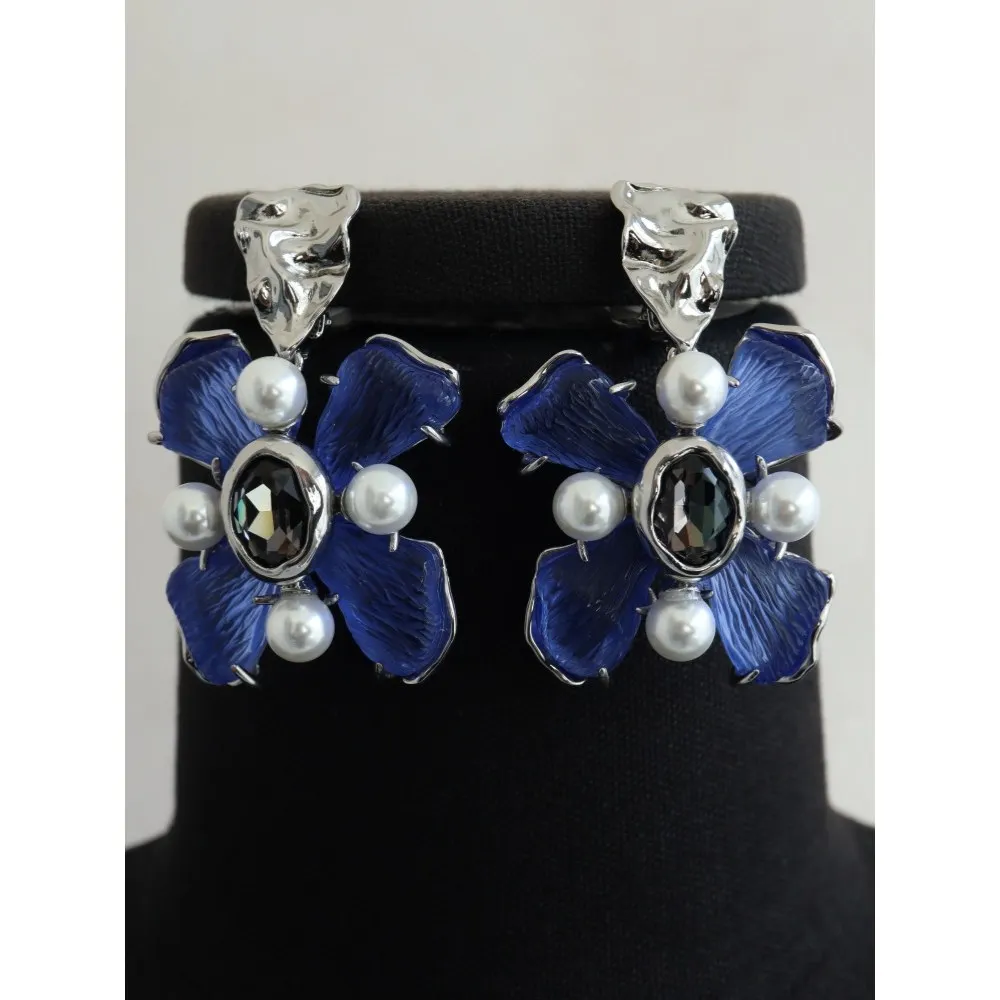 

Ladies' High-end Customized Jewelry