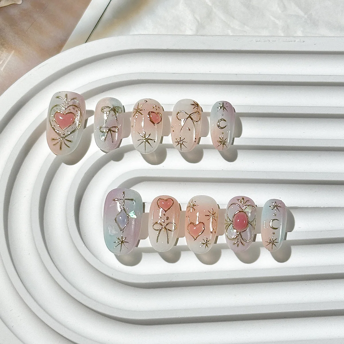 

10 шт. короткие овальные накладные ногти ручной работы с золотым сердцем и звездами, милые накладные ногти, размазывающие кошачий глаз Авроры, носимые инструменты для ногтей Ins