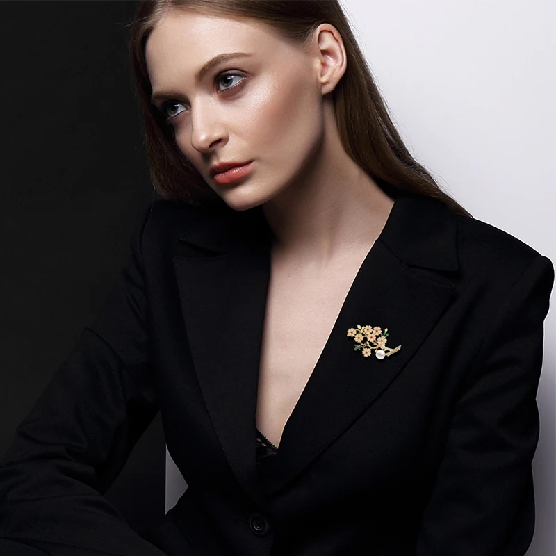YYSuniee Elegant Cold Plum Blossom Flower Brooches For Women Corsage Luxury Wedding Office Bouquet Pins New Year Jewelry Gifts
