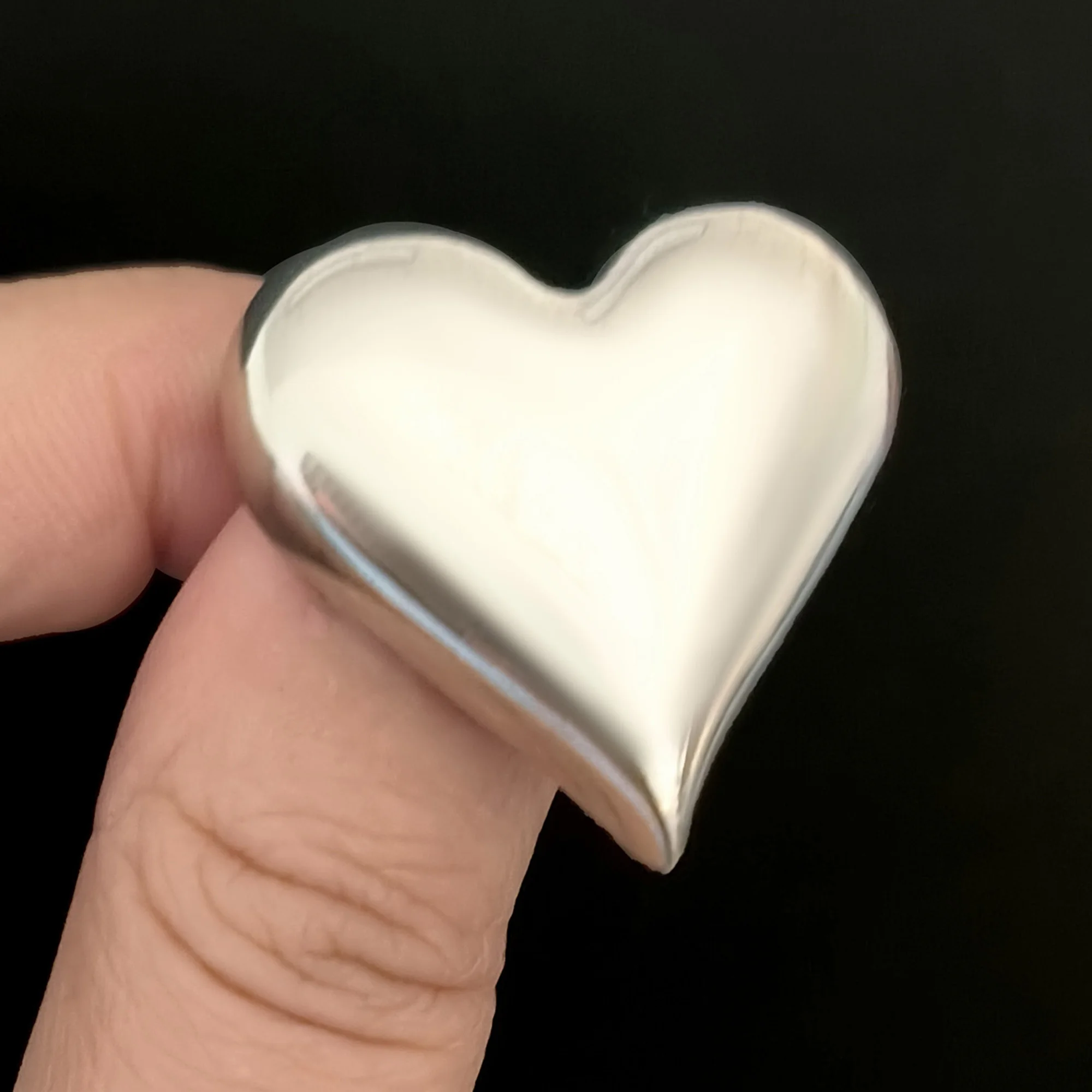 Romantische glänzende Liebesbroschen für Frauen, Unisex-Herz-Pins, für Freunde, Veranstaltungen, Partys, neue Geschenke, Schmuck, Dekoration, Accessoires – Detail 4
