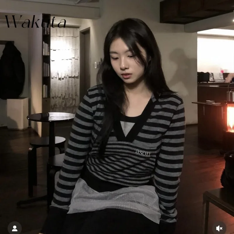 

WAKUTA Japanese/Korean Gray Black Striped Patchwork V-neck Hooded Sweatshirt Long Sleeved Top Spring Travel Versatile Top Свитер