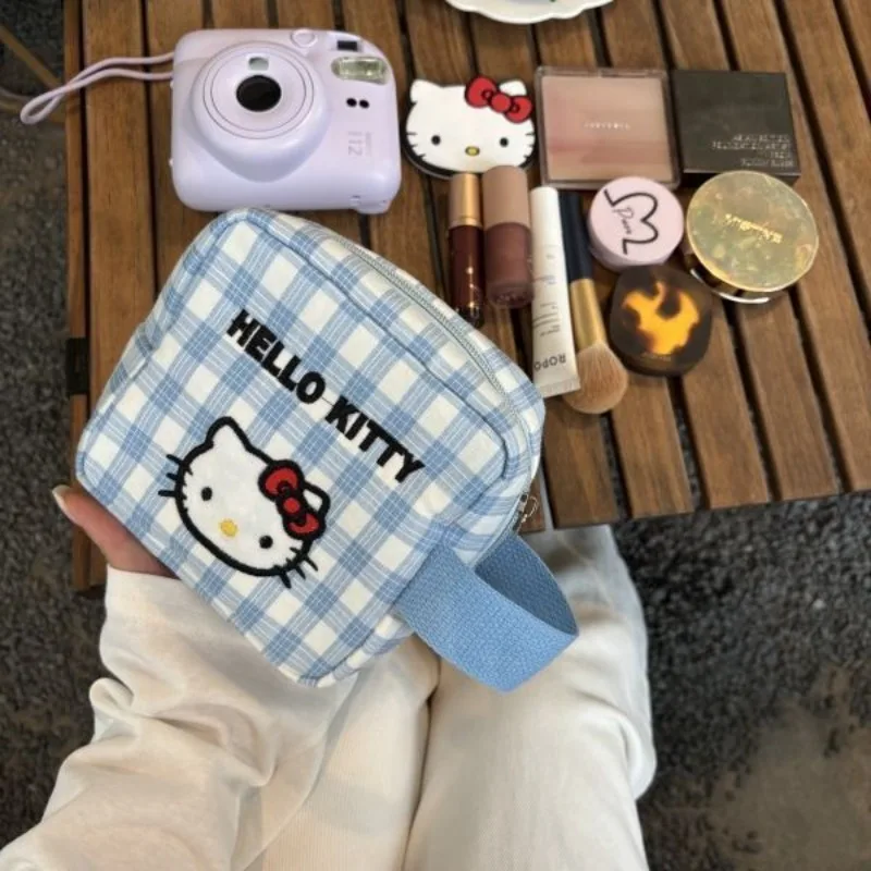 2026 New Sanrio Kawaii HelloKitty High Beauty Portable Makeup and Wash Bag Japanese Cartoon Travel Storage Bag view 4