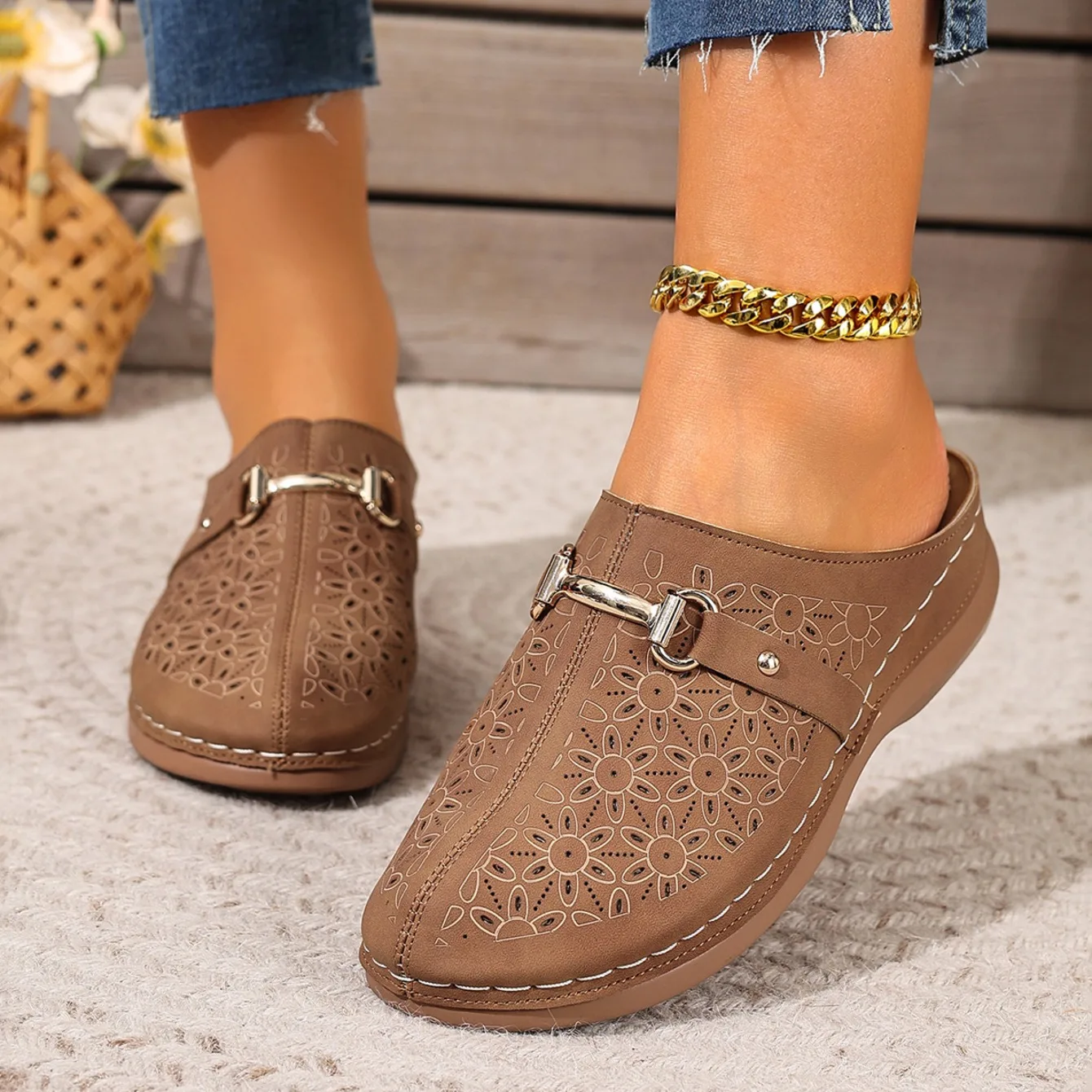 Women Slippers Lightweight Fashion Half-support Slippers Outdoor Wading Shoes Middle-aged Mother Sandals Summer Slides Women