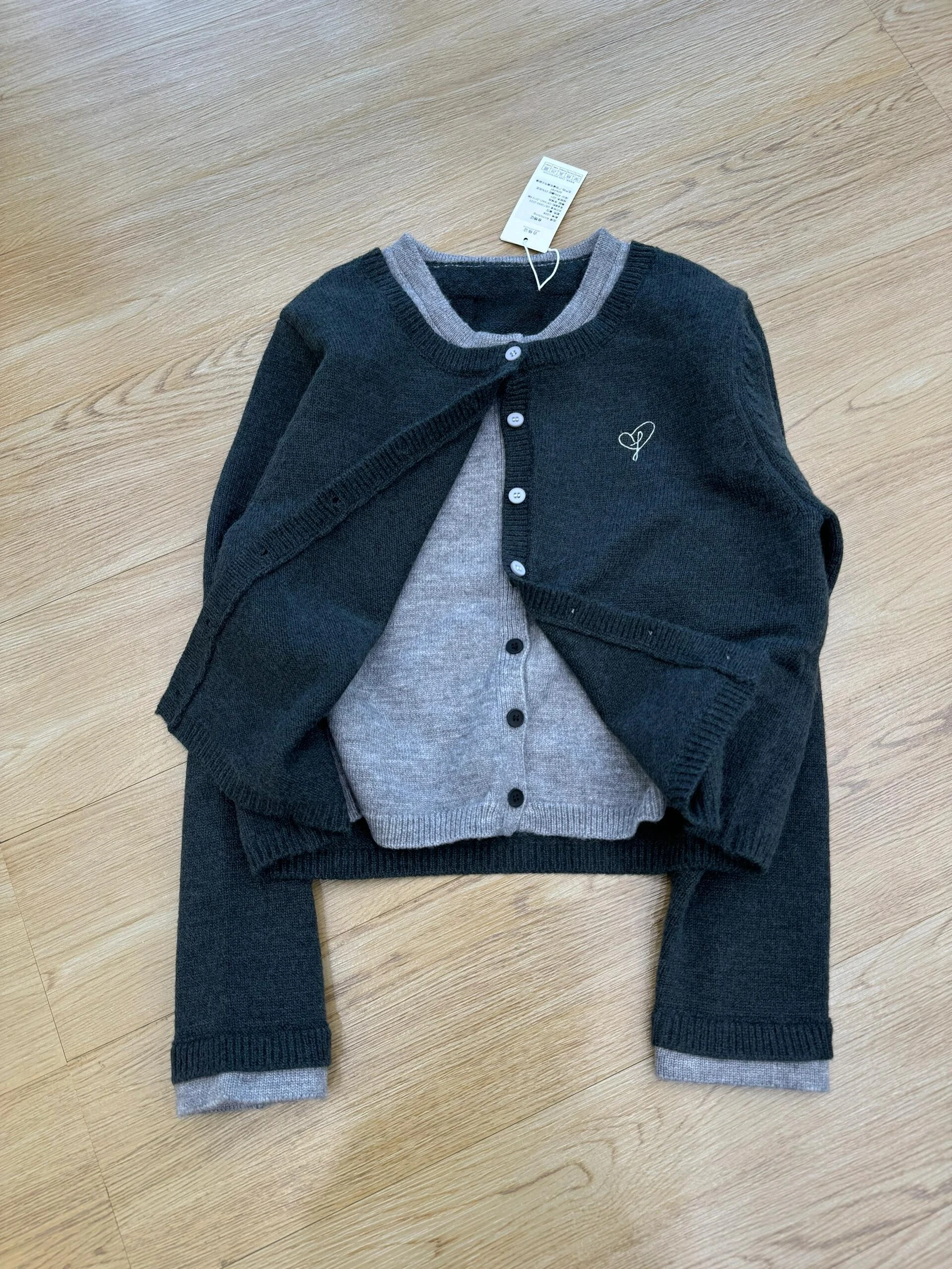 

Autumn False 2 Pieces Knitted Cardigan For Women Round Neck Spliced Sweater Jacket French Fashion Gray Embroidered Knitting Coat