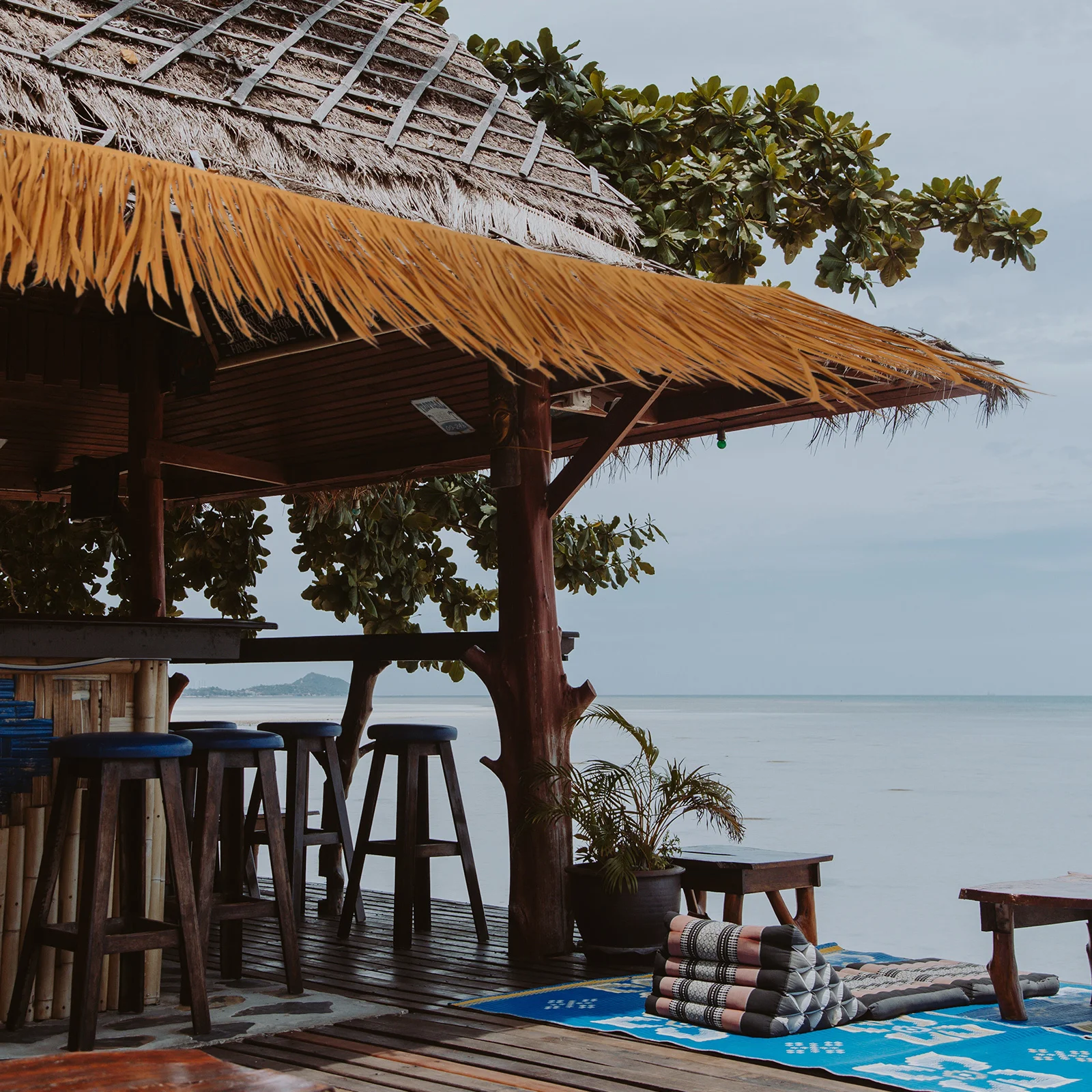 

Simulated Thatch Roof Panel Waterproof DIY Fake Straw Garden Decor Artificial Landscaping Sunscreen Hanger Wind Chime Compatible