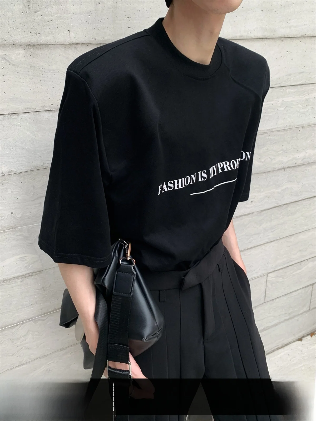 Shoulder Padded T-Shirt Men's Summer Black Shape Short Sleeve High-End Feeling Letter Print Korean Style round Neck Cool Sens...