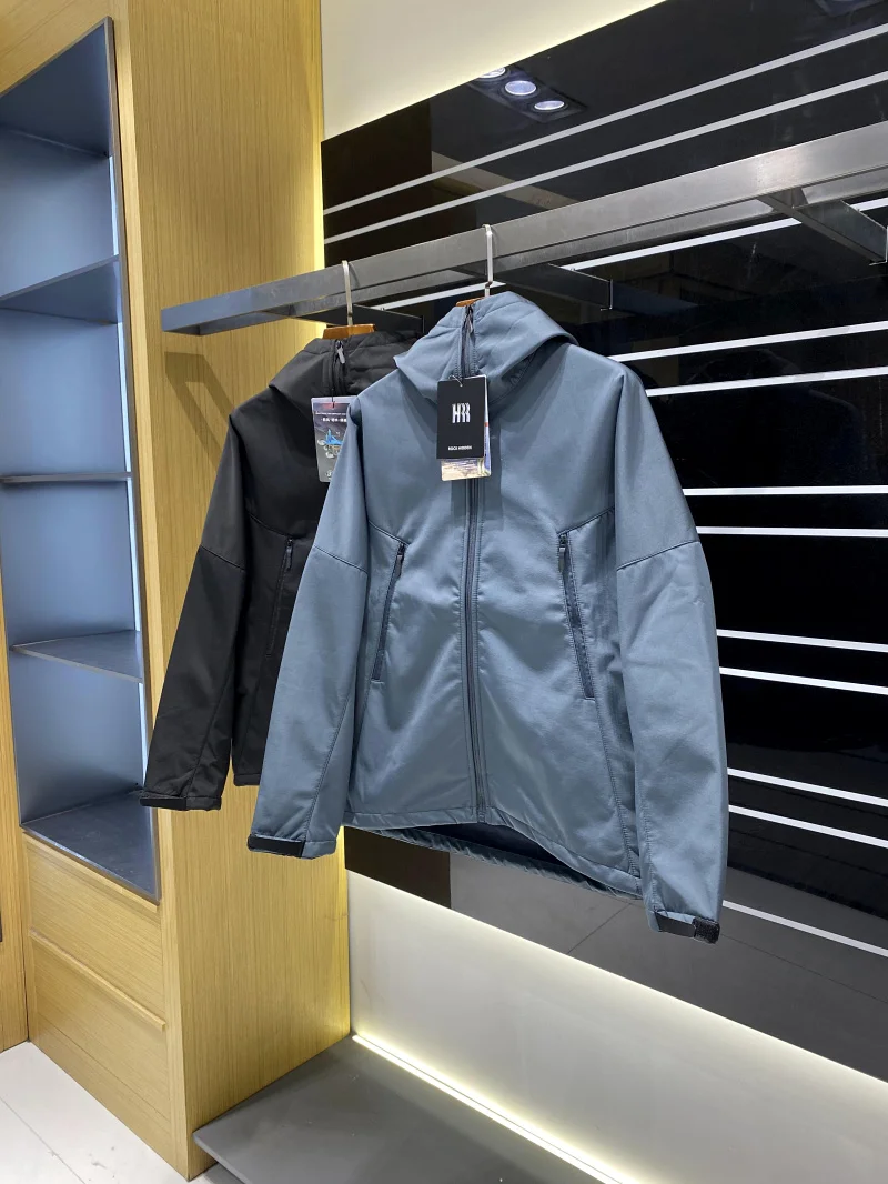 

High-End Men's Outdoor Warm Fce-Lined Thiened Hooded Soft ell Jaet Windproof Waterproof Youth Faion Stand Fit