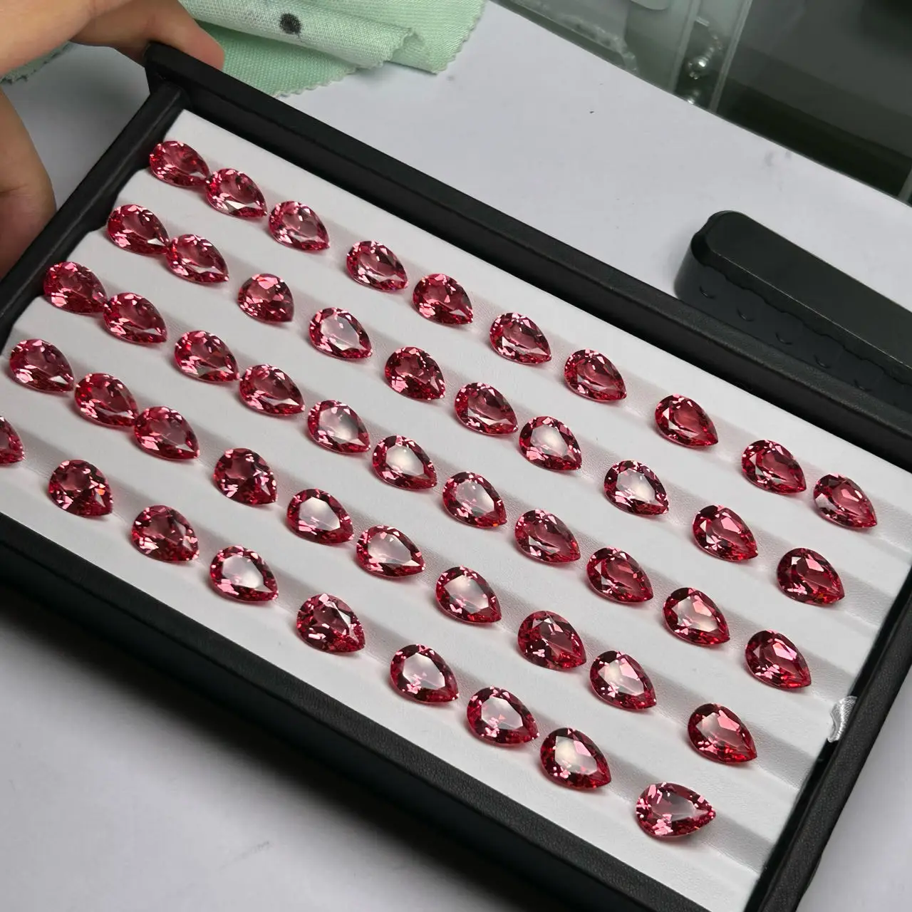 Piedras preciosas de Papalacha Rosa hidrotérmica en forma de pera cultivadas en laboratorio para la fabricación de joyas