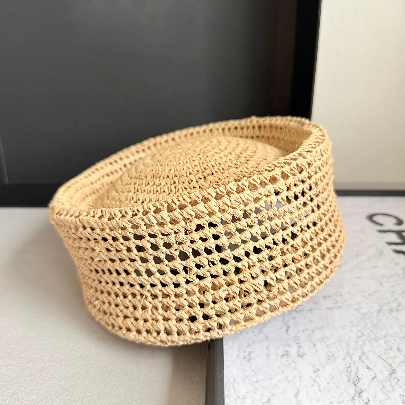 New Trend Retro Hand Woven Beret Hat For Women Summer Concave Top Brimless 100% Raffia Grass Pillbox Hat Flight Attendant Hat