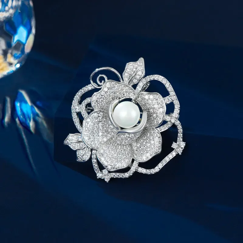 2025 new Grand autumn and winter clothing, women's overcoat, coat accessory, zircon inlaid rose camellia brooch