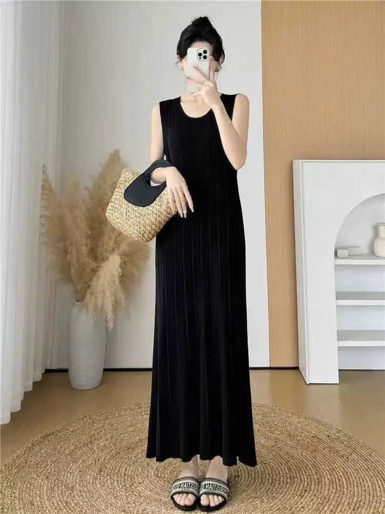 

2025 Spring/Summer New Organ pleated Ice Silk Knitted Sleeveless Dress, High end Fashion, Loose and Slim Black Bottom Dress