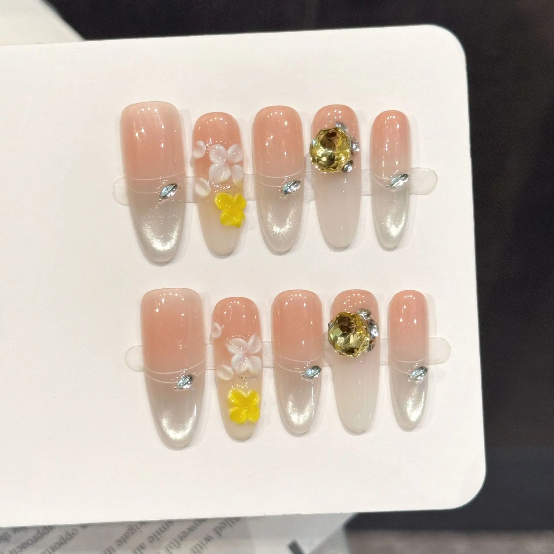 10PCS Oval Handmade Press On Nails,Warm Carved Cat's Eye Sunflower,Suitable For Parties And Daily Wear.
