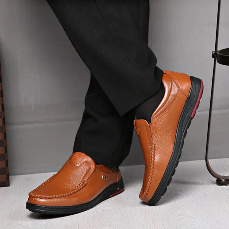 Sapatos masculinos de couro genuíno sapatos de couro formal para homens 2025 moda respirável sapatos casuais plus size 46 mocassins