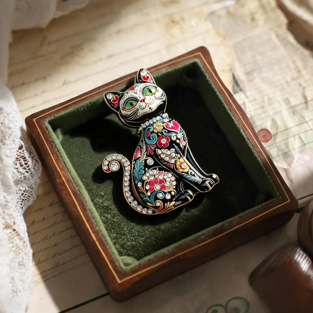 Elegante Vintage-Katzenbrosche, zweifarbig, mit Emaille und Strasssteinen, bemaltes Tiermotiv, geeignet für Damen und Herren, für Büro und Partys. – Detail 6