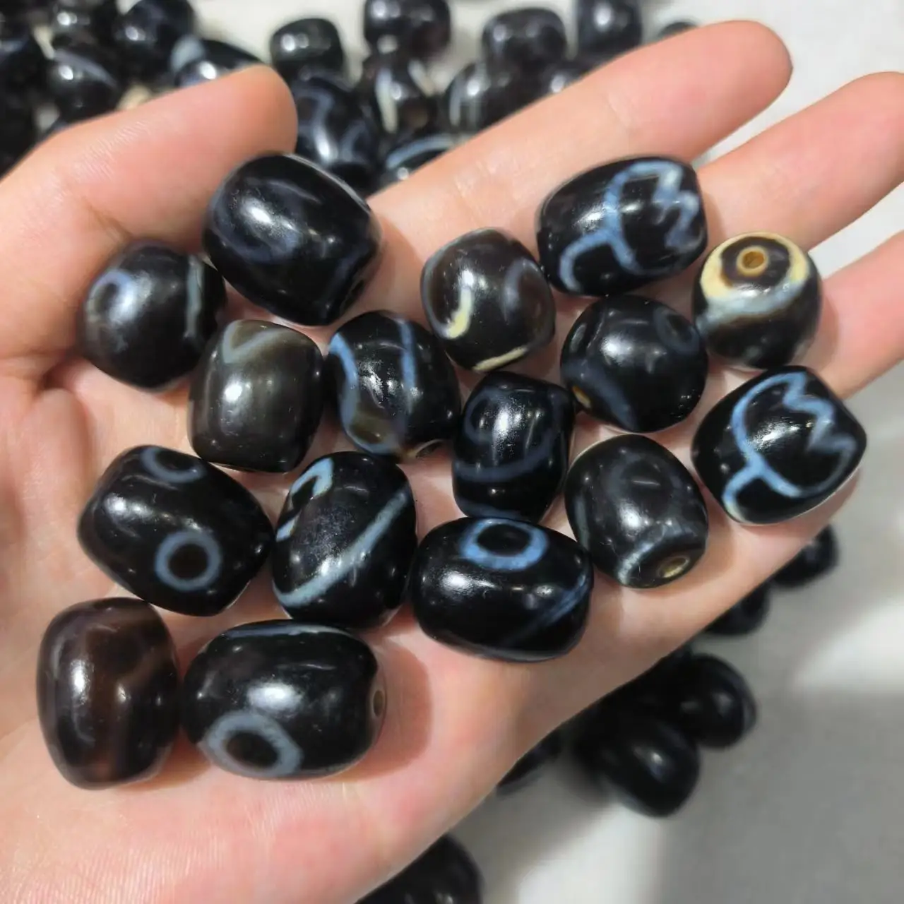 30pcs/lot Natural Various Pattern Dallow Old Agate Dzi Beads Black and White white core calcification weathered pattern diy taki