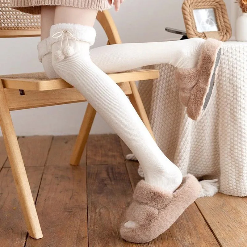 Medias de invierno para mujer, calcetín cálido de lana y Cachemira hasta el muslo, calcetines largos por encima de la rodilla con pompón bonito de Lolita coreana para chica dulce