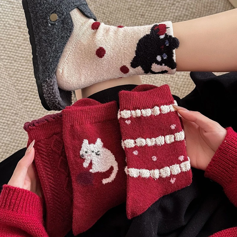 Winterflorsocken, rote süße Katze, mittlere Röhrensocken, Sternzeichen-Jahr-Souvenir, mittlere Wadensocken, ohne Knochen, gepunktete Baumwollsocken, Neujahr