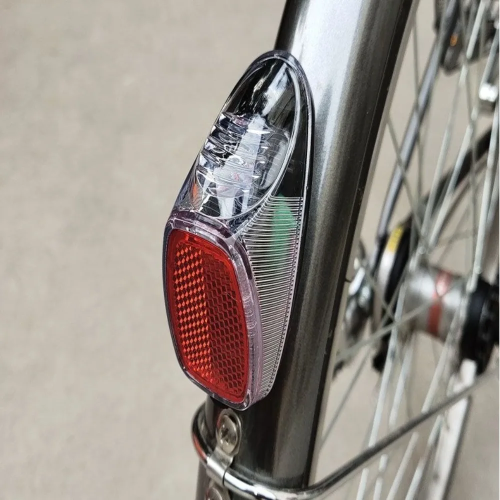 Luz trasera de bicicleta de energía Solar, lámpara roja, Mini luz trasera de ciclismo, accesorio negro para bicicleta de montaña, luz de advertencia nocturna para bicicleta