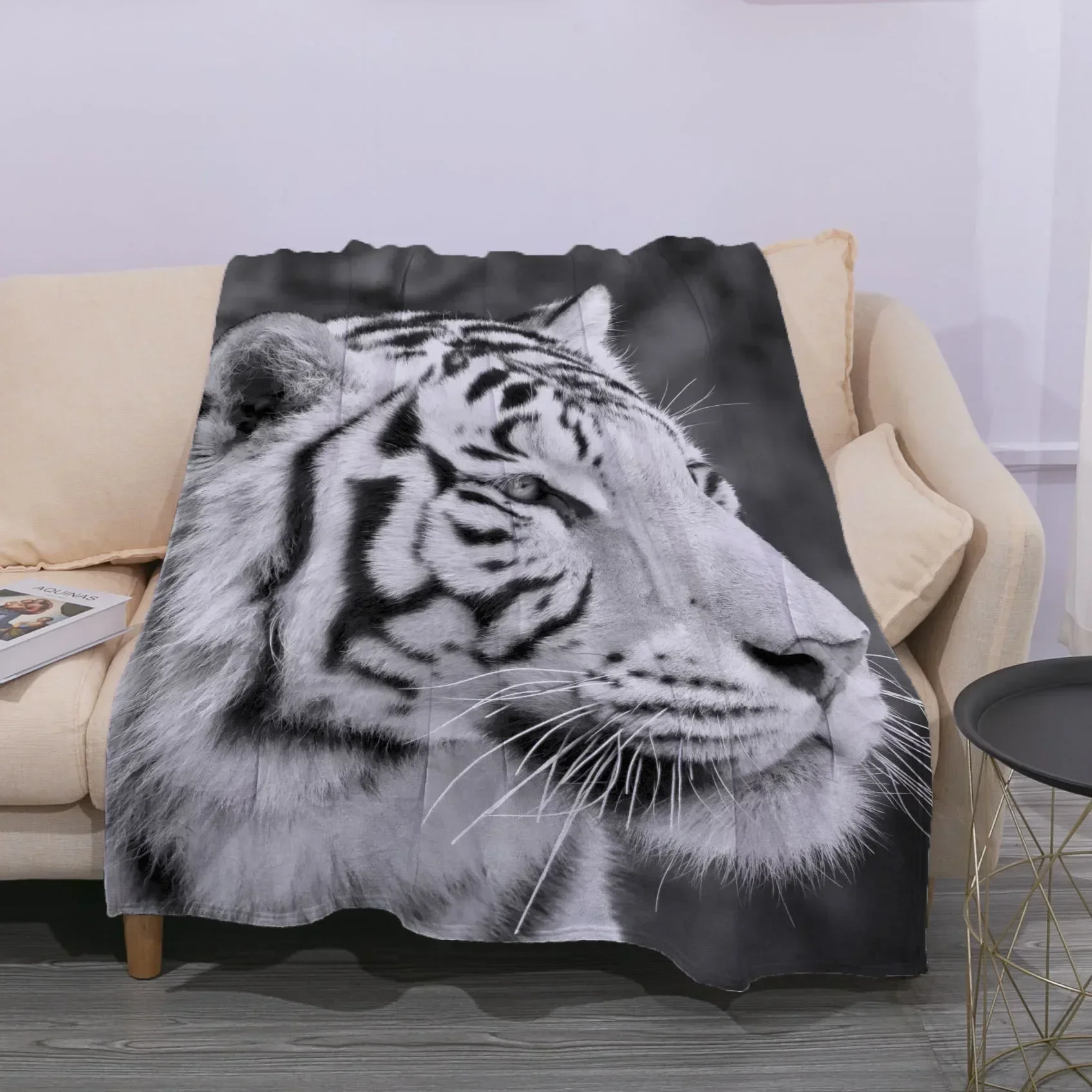 

Super Soft Lightweight Flannel Throw Blanket for Adults Wild Animals Print Carpet Cool Tiger All Season Gift Bed Sofa