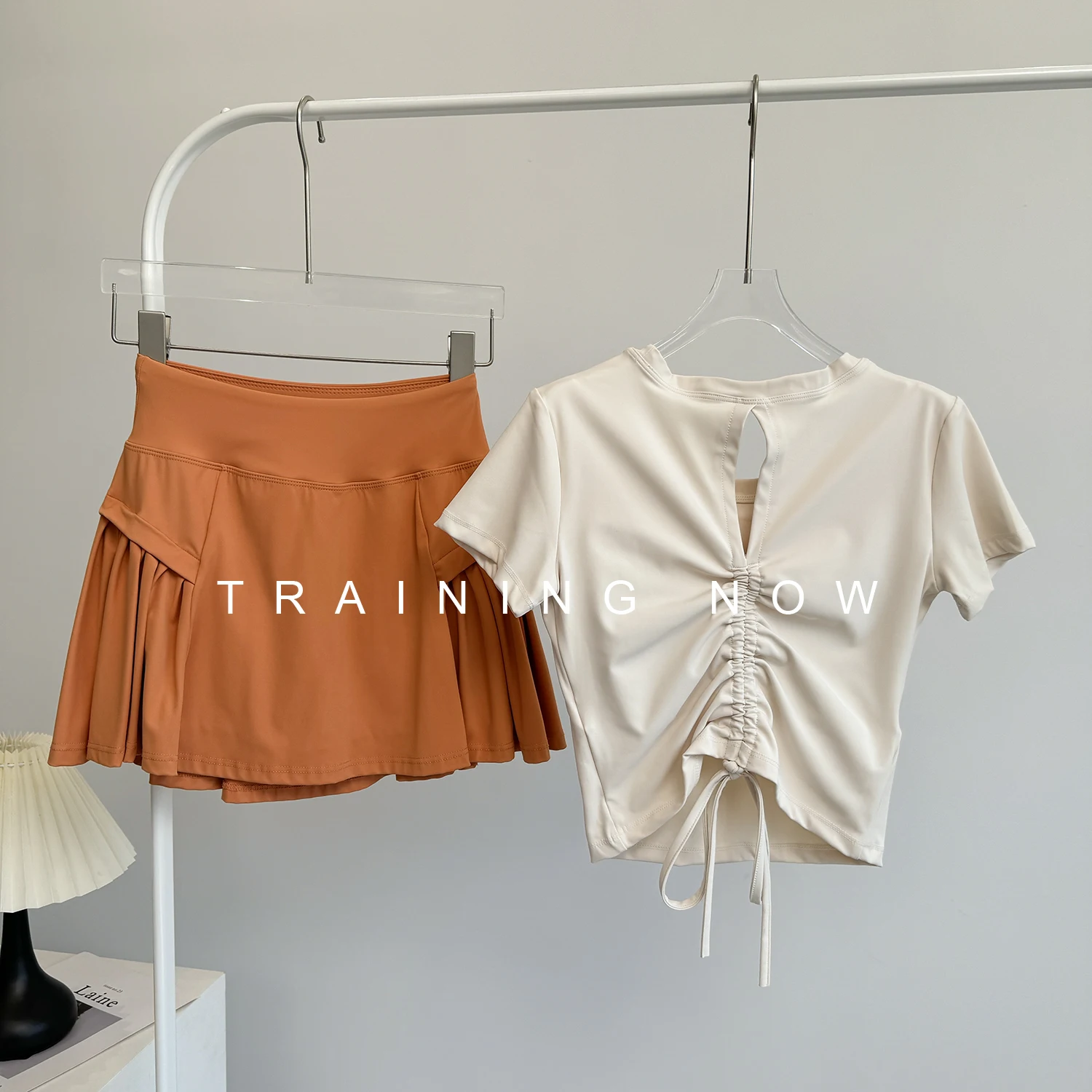 بدلة لياقة بدنية راقية لتنس الريشة للنساء في الصيف، مثيرة وجميلة لليوجا بأكمام قصيرة ورياضات الجري الجميلة #6