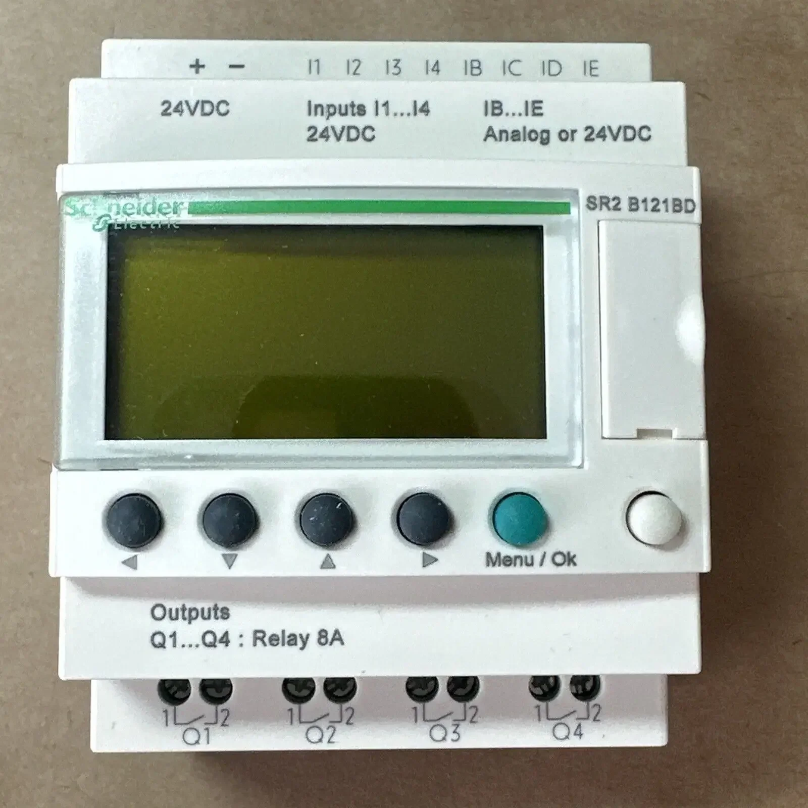 NEW IN BOX- Schneider Electric SR2B121BD SR2 B121BD Zelio SR2 24VDC Smart Relay