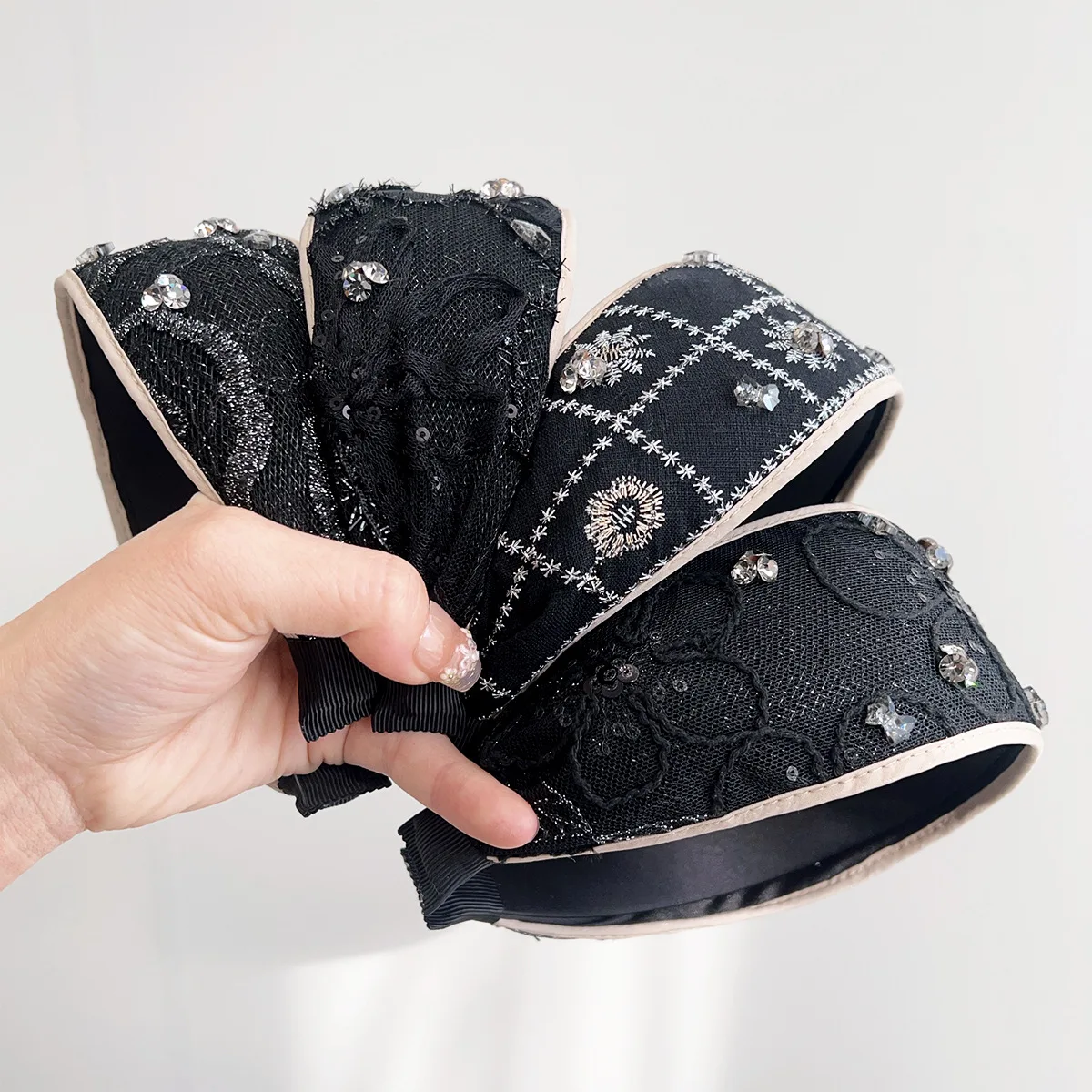 

European and American Style Fashion Retro Rhinestone Embroidered Trim Headband