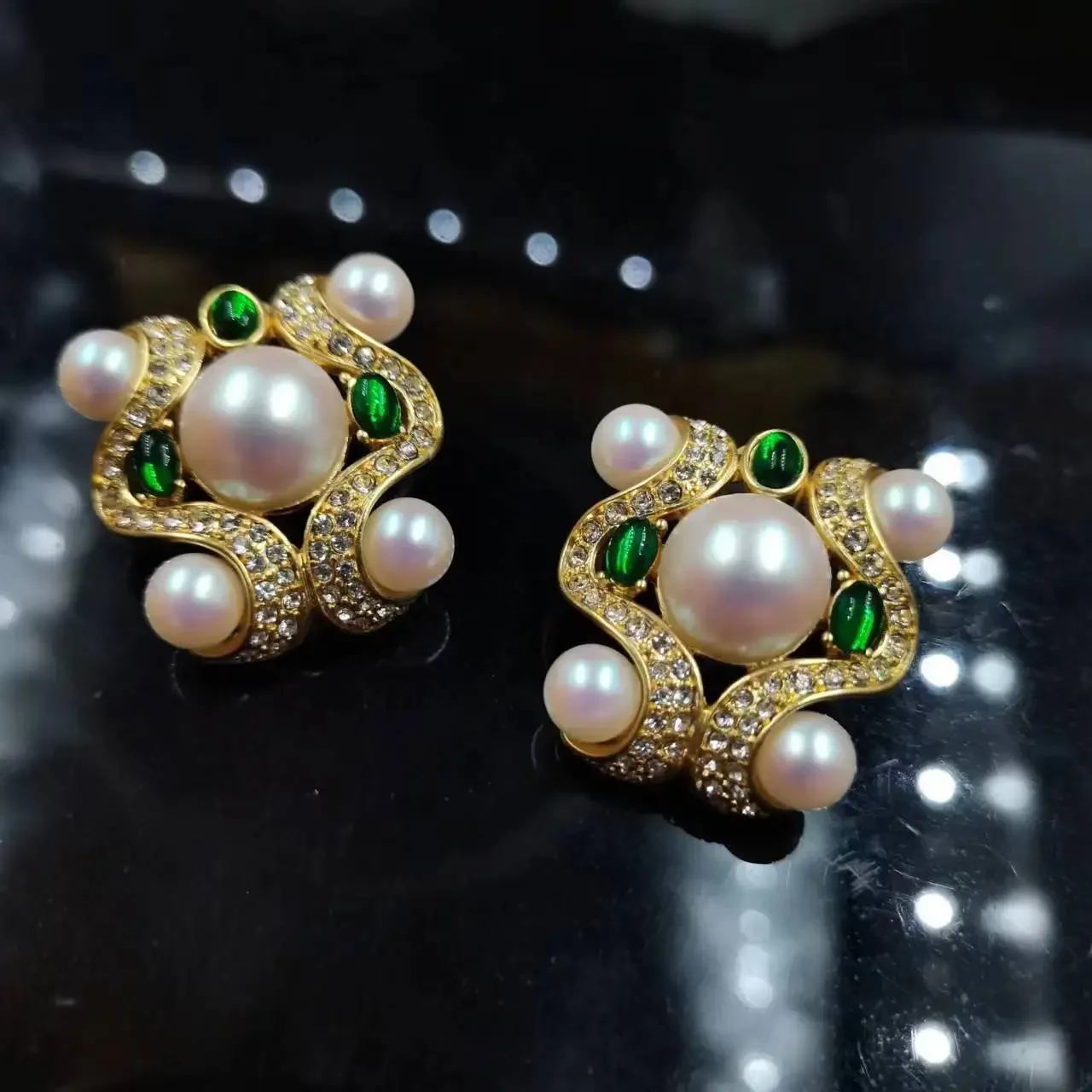 Qingdao Medieval AB Color Pearl Emerald Gem Inlaid Electroplated Real Gold Ear Clap Earrings 925 Silver Needle