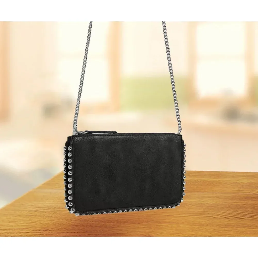 2024 borsa quadrata piccola con catena di nuovo stile borsa a tracolla monospalla nera decorata con rivetti alla moda