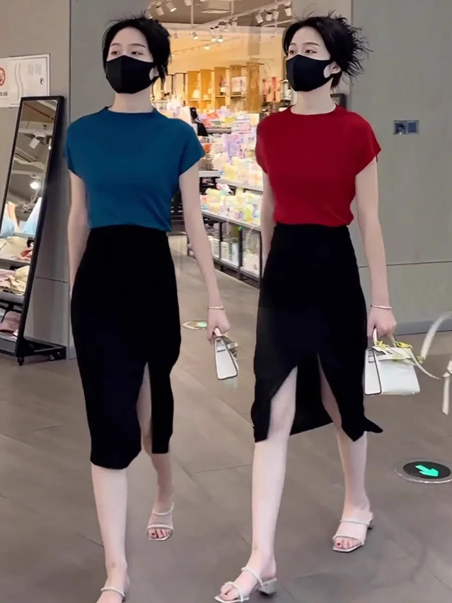 

Ice Silk Knitted Two-Piece Set Women's Summer New Style Top with Slit Skirt Fashionable And Stylish Polyester Short Slee...