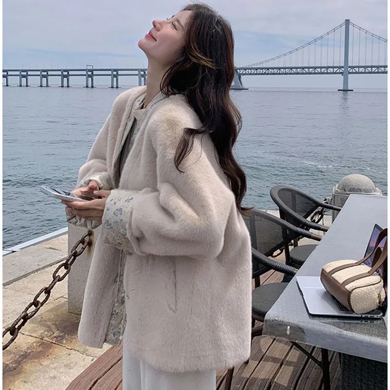 Neue Damen-Jacke im chinesischen Stil, dicker, flauschiger Lammwollmantel, 2025, Winter mit Pelzkragen, Froschknöpfen, schicke, elegante Oberbekleidung