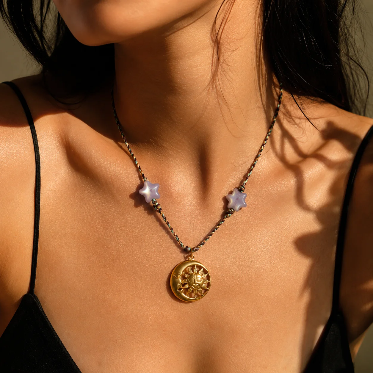 Edelstahl-Halskette mit Sonnen- und Mond-Anhänger in Goldfarbe für Damen, Sternperle, buntes geflochtenes Seil, Halskette, Boho-Schmuck, Party-Geschenk
