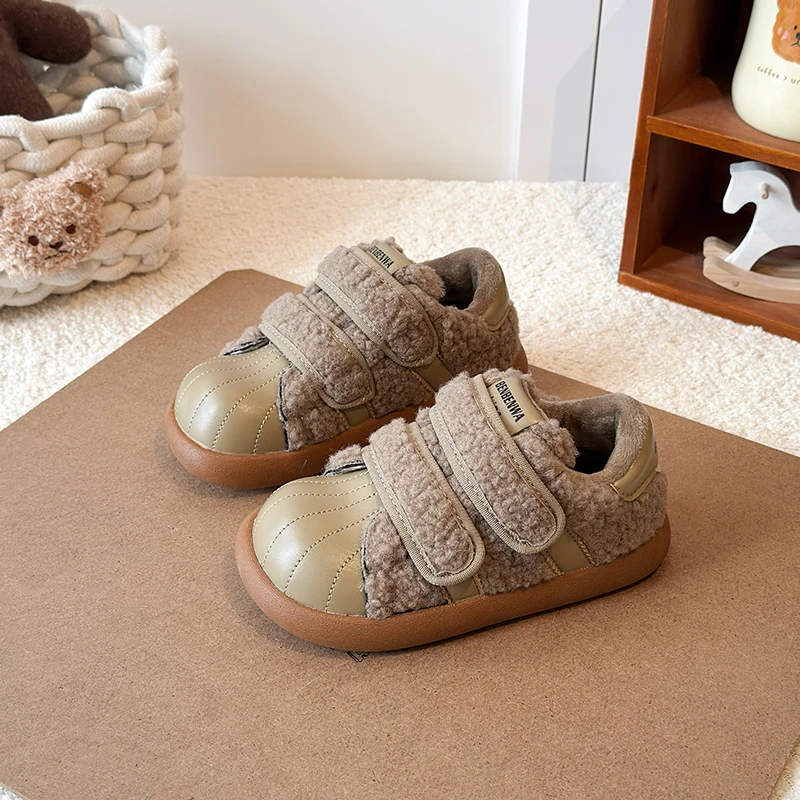

2025 New Children's Leisure Fashion Suede Warm Children's Shoes Winter Soft Bottom Anti slip Boys and Girls' Flat Shoes