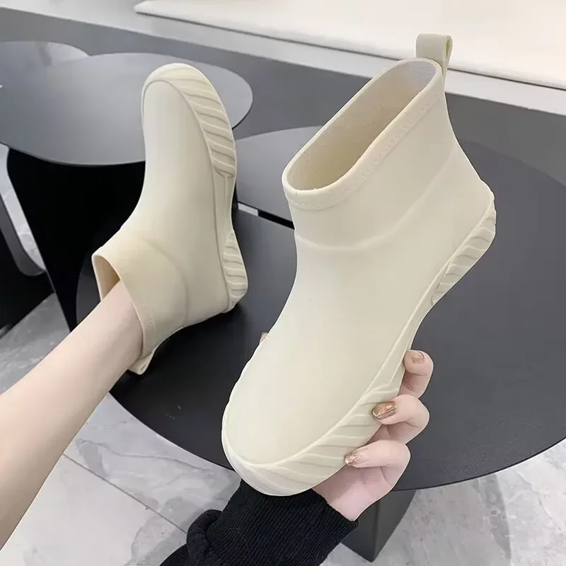 Botas de chuva Chelsea impermeáveis para mulheres, sapatos de borracha chuvosos femininos, galochas femininas, antiderrapantes, pull-on, novo, 2024