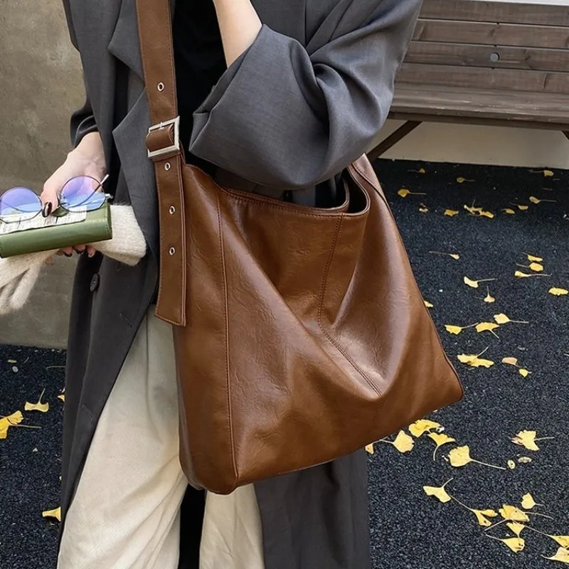 

Весенняя женская сумка через плечо с магнитной застежкой 2026, легкая и стильная для поездок на работу и повседневного использования