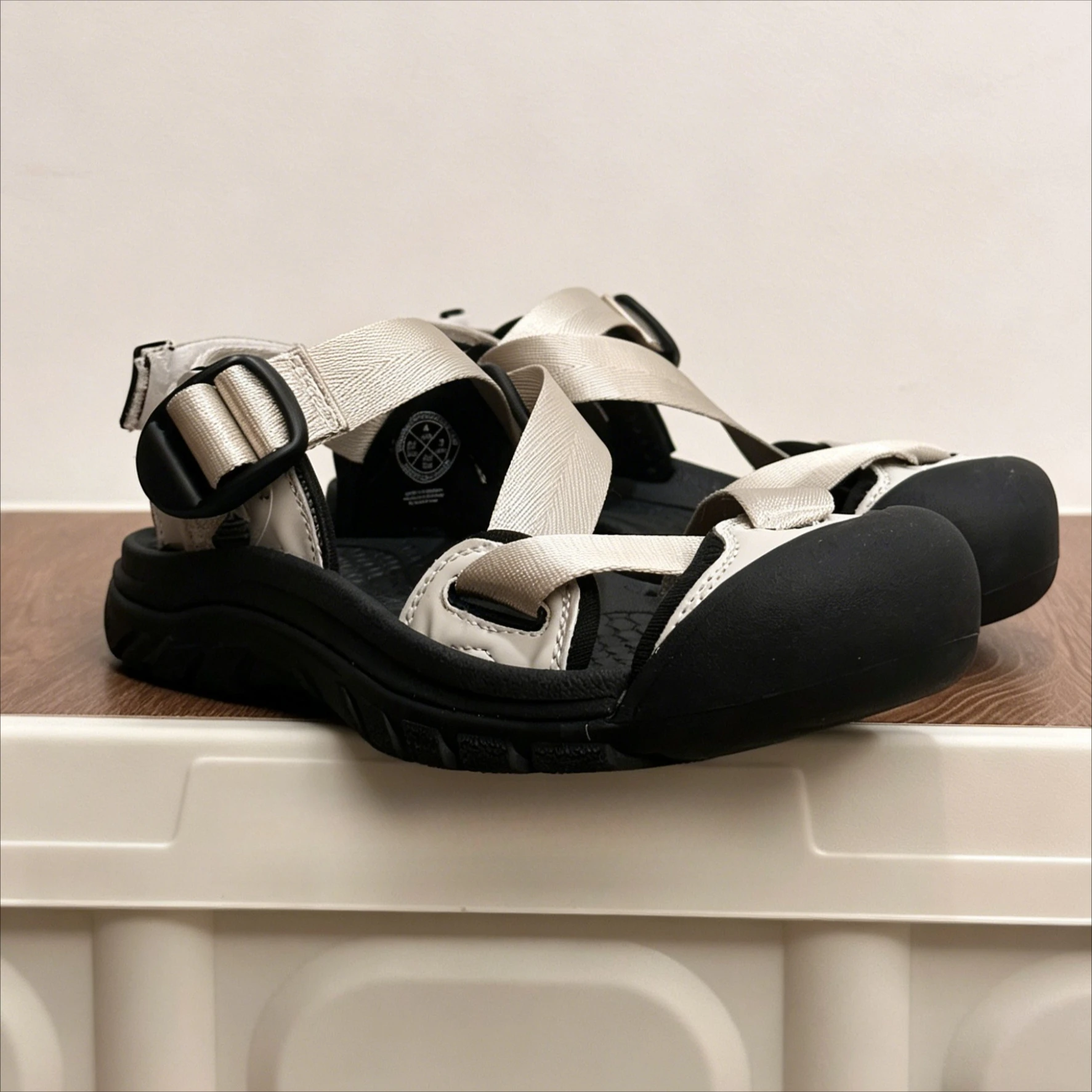 Outdoor sandals womens men mountaineering hiking beach creek shoes wading breathable quick drying shoes unisex