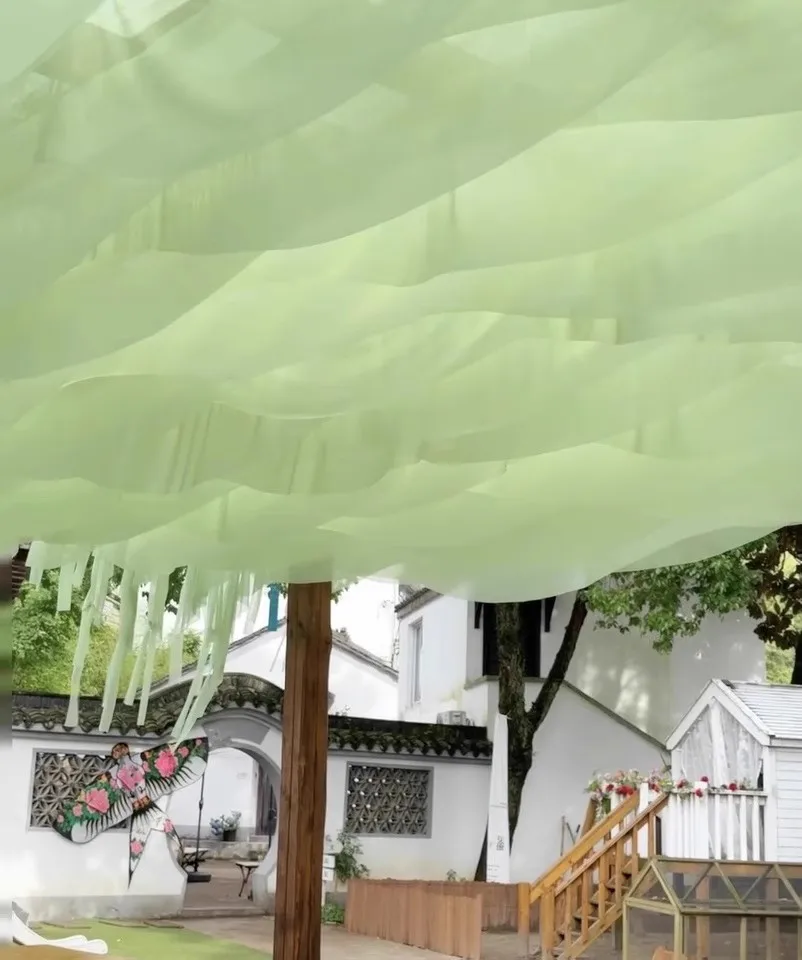 Windgetriebener Decken-Dekorationsstoff für Outdoor-Partys, Regenbogenfarbener Vorhang für Restaurants, Ferienhäuser und Aussichtspunkte, Stoffspitze – Detail 27