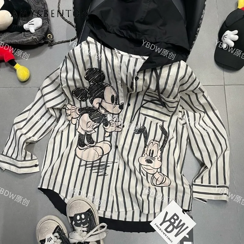 

Рубашка-блузка с капюшоном в черно-белую полоску с мультяшным принтом, свободного кроя, с длинными рукавами, на пуговицах, универсальная, коллекция Весна 2026