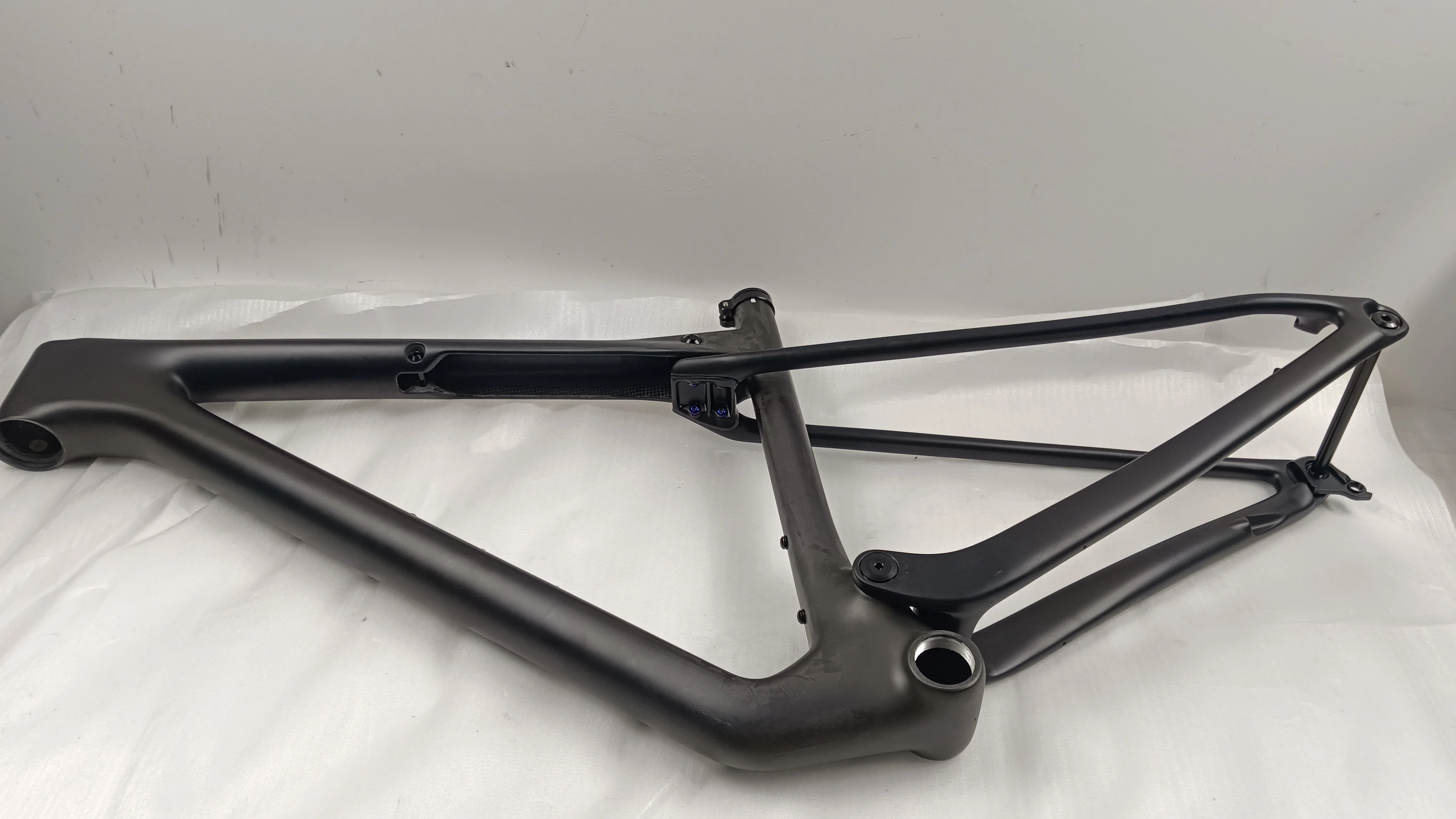 HMC T1100 Vollcarbon-Federungs-MTB-Mountainbike-Rahmen EPIC WC XC Boost 148x1 UDH Hanger 29er 27.5er OEM Farbe ROT SCHWARZ
