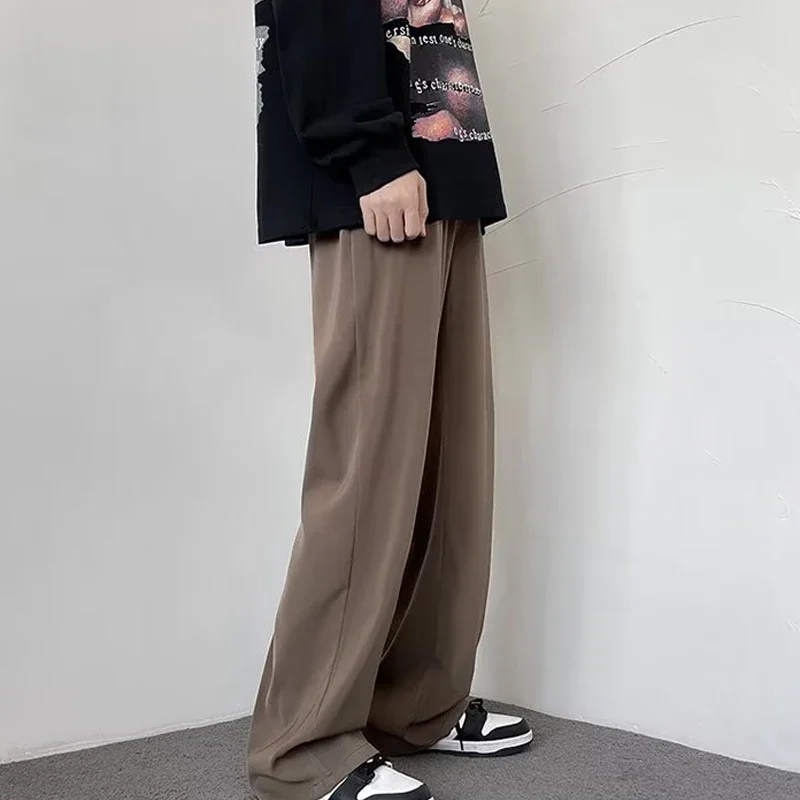 

Draped trousers with a wide sense of drape