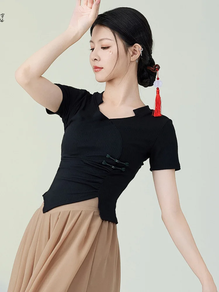 بلوزة بقصة ضيقة ورقبة مربعة بلون سادة مع فتحة غير متماثلة لأداء مرحلة الرقص الكلاسيكي والرقص الحديث بأكمام قصيرة