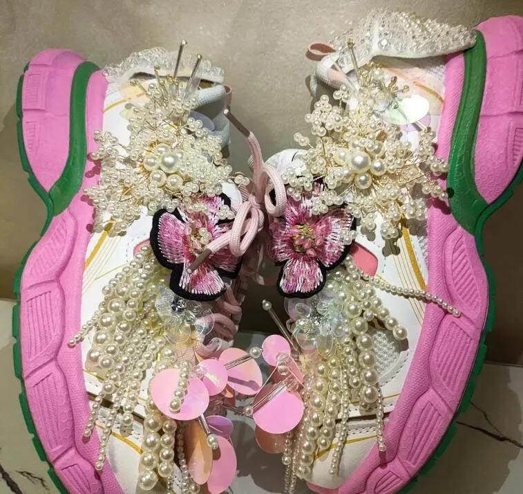 รองเท้าผ้าใบผู้หญิงสไตล์เจ้าหญิง ประดับมุก พู่ ลูกปัด ปักลายดอกไม้ หัวกลม ผูกเชือก รองเท้าลำลอง