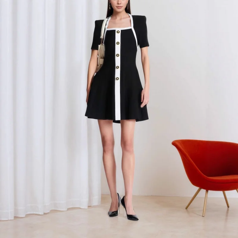 

Fashionable Square Neck Short Sleeved Color Blocked With Metal Buttons, Single Row Multi Button Design, New Dress
