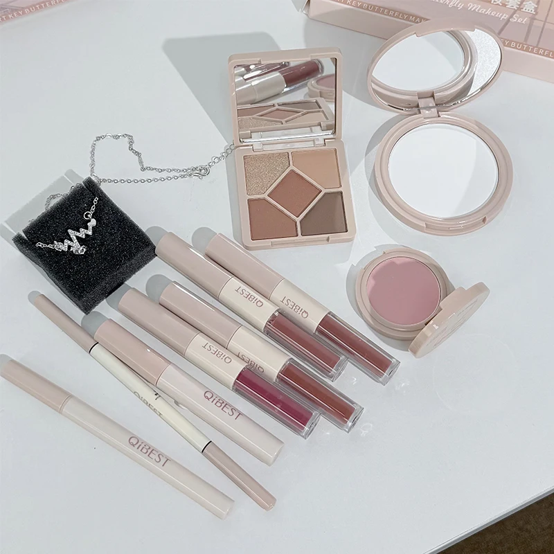Coffret cadeau de maquillage avec nœud papillon, cœur limité, rouge à lèvres, poudre, fard à joues, fard à paupières, coffret cadeau de maquillage et collier, cadeaux pour femmes