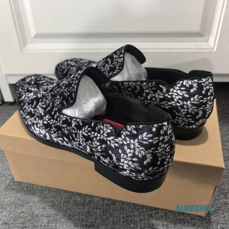 

Black Floral Embroidered Round Toe Slip-On Loafers Men's Street Style Formal Party Wedding Trendy Low-Top Dress Shoes