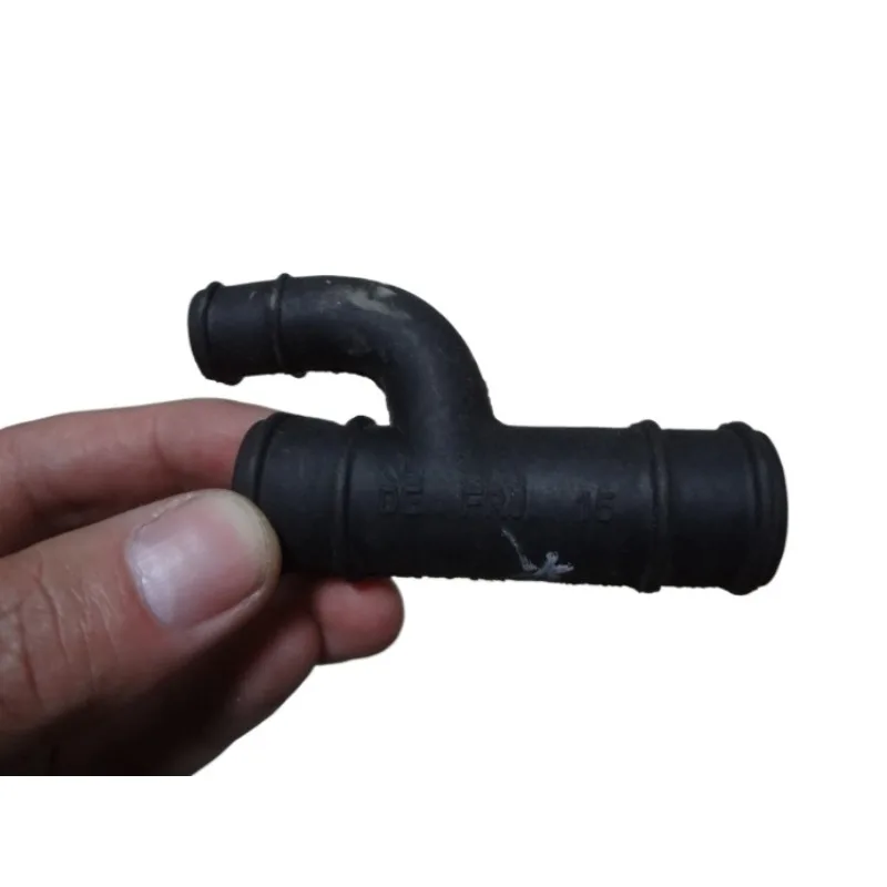 058133784AC Exhaust Ventilation Vacuum Tube Tee Water Hose 058 133 784 AC for Audi A6 for Volkswagen Passat B5 Brand New