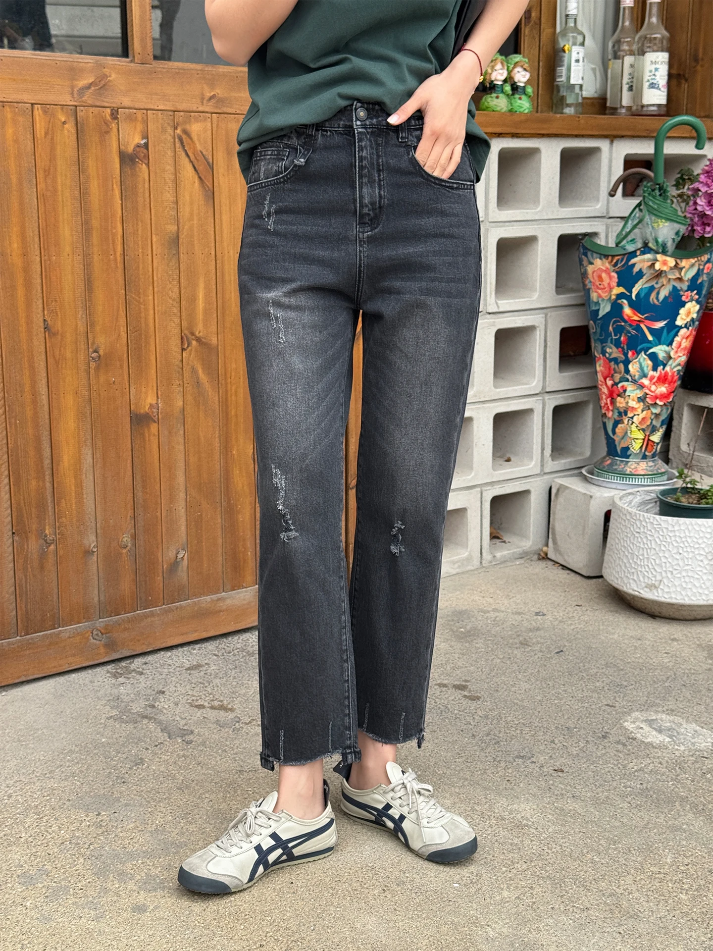 Deep Grey Washed Hole Design Summer New Women's Jeans Nine Points Natural Waist Cotton Spring Casual Standard Fit Non-Stretch