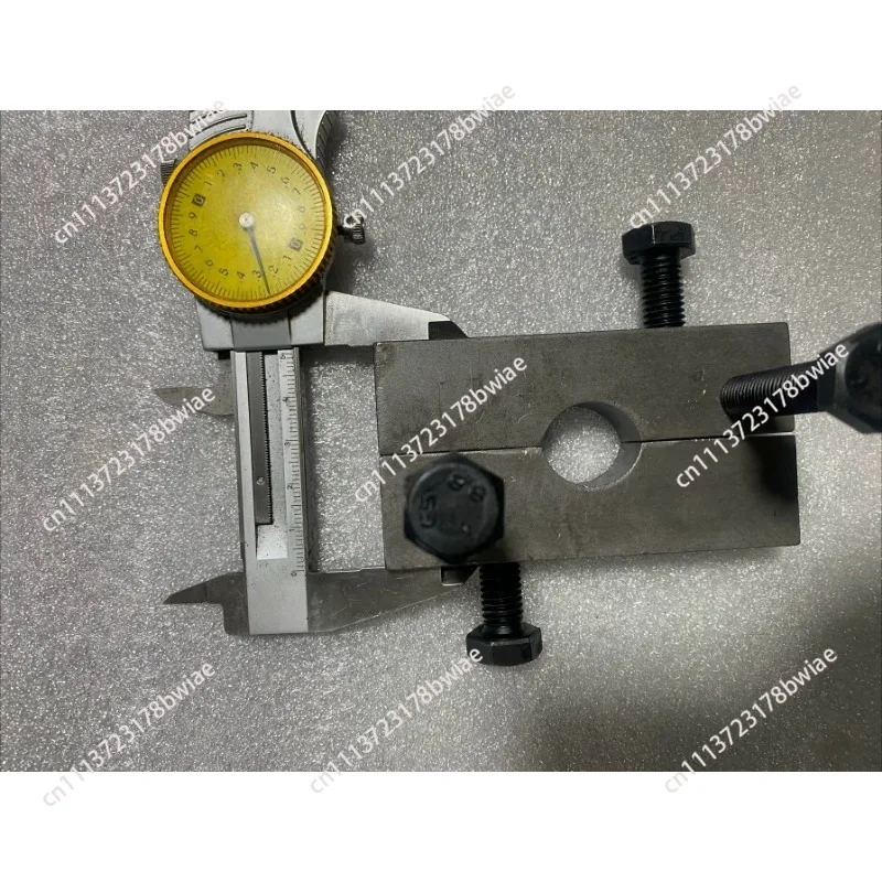 Multifunctional overboard drive shaft clamping device, suitable for drive shaft diameter of more than 18 mm.