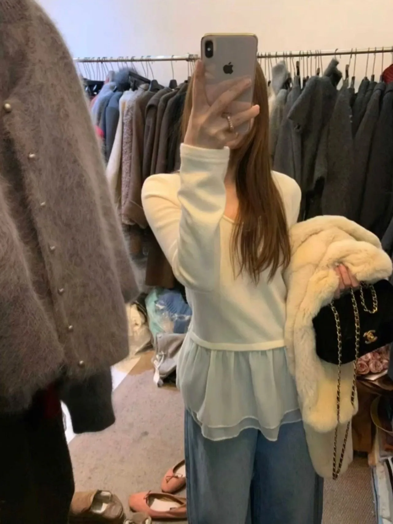 

Белая свободная удлиненная футболка женская весенняя новинка с сетчатыми вставками, приталенный топ, хлопок/полиэстер, в стиле минимализм