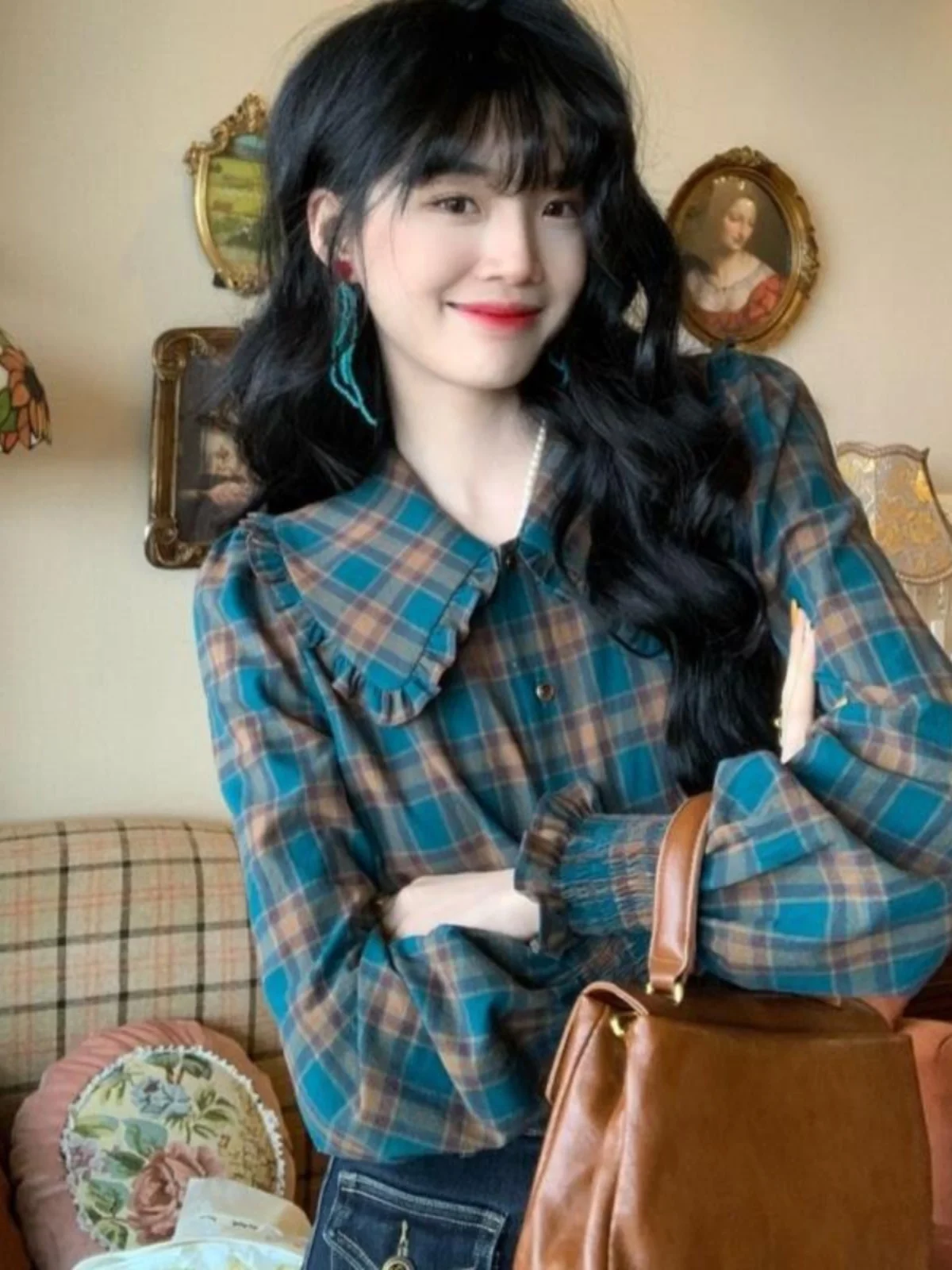 camisa-xadrez-moderna-de-manga-longa-solta-com-bolso-peca-versatil-de-design-vintage-efeito-emagrecedor-acessorio-de-moda-que-rejuvenesce