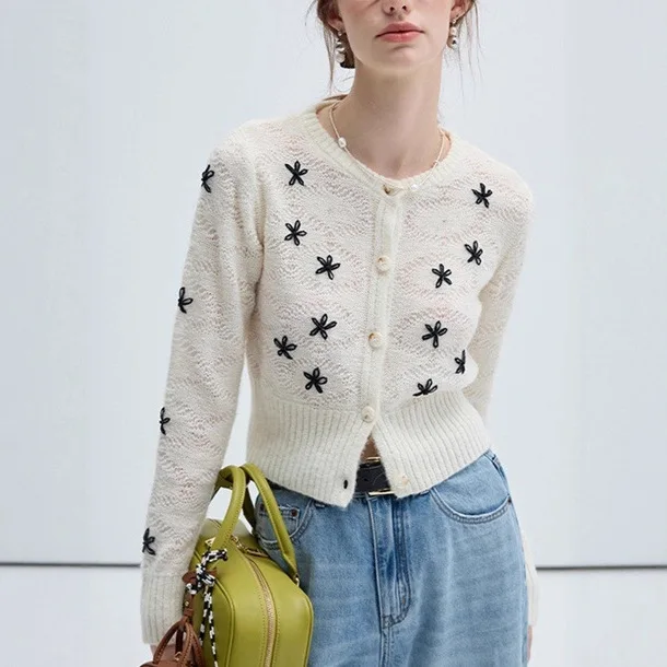 

Knitted Sweater for Women in Autumn 2025, with A Lazy Temperament and Embroidered Knit Cardigan